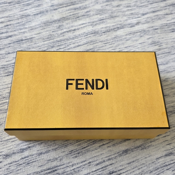 Fendi Roma Authenticity BOX - Picture 3 of 3